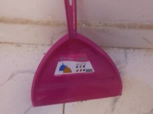 Dust pan